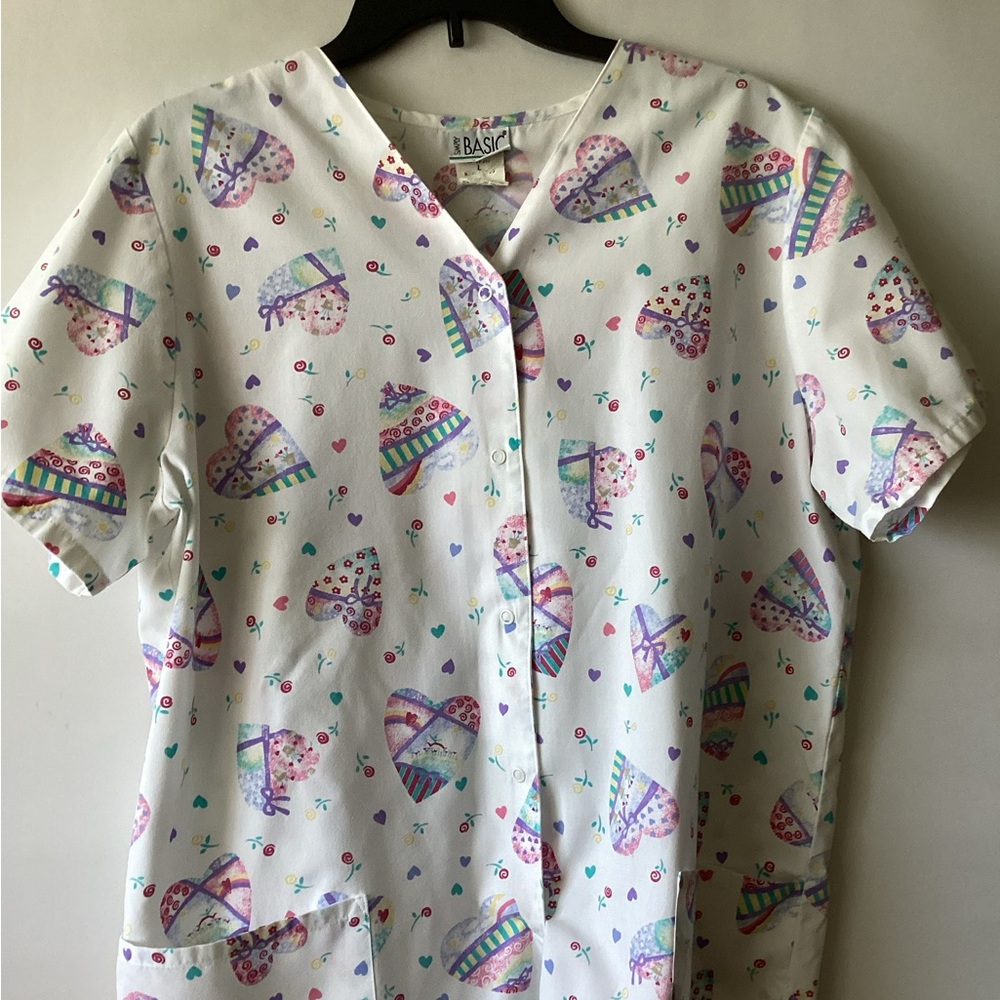 Colorful simply basic scrub heart print top